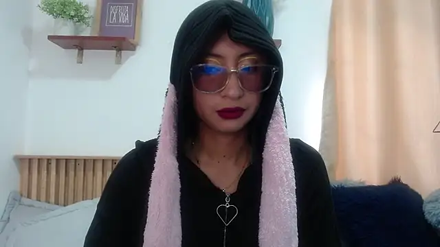 Violet 2003 online show from May 30, 2:25 pm