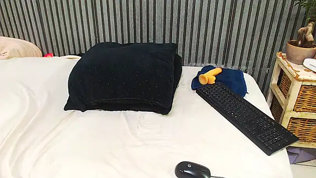 kinkynaghty online show from April 17, 2:09 pm