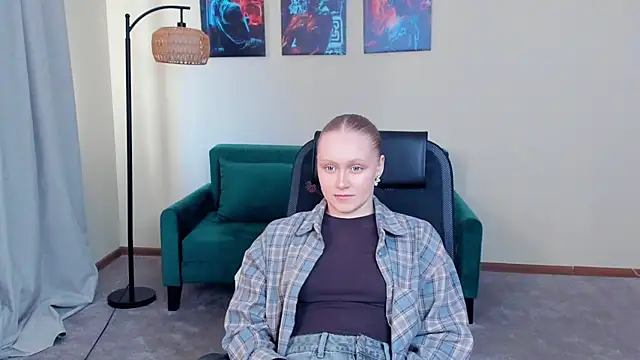 VestaBowmer online show from March 28, 10:04 am