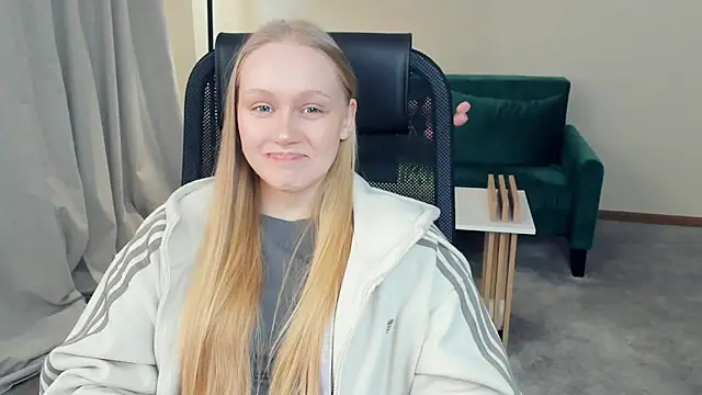 VestaBowmer online show from March 31, 9:32 am