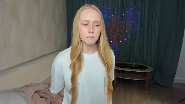 VestaBowmer online show from April 18, 6:06 am