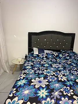 Saraa M online show from April 15, 7:58 pm