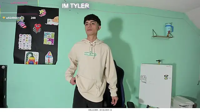 TYLERhHOT2005 online show from April 8, 3:39 am