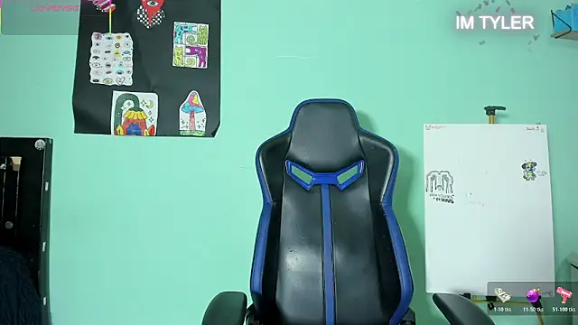 TYLERhHOT2005 online show from April 12, 4:17 am