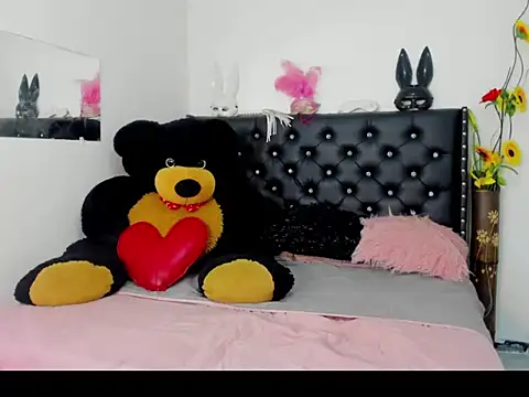 Alejandra and James  online show from April 9, 10:15 pm