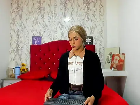 Alejandra and James  online show from April 11, 11:25 am