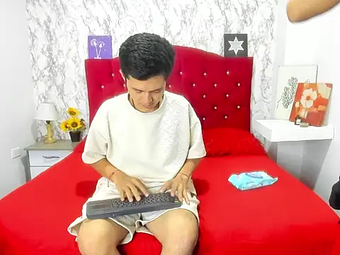 Alejandra and James  online show from April 13, 4:18 am