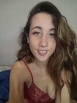 Snapshot of AlissonDavenport chatting on April 21, 2:15 am AlissonDavenport online show from April 21, 2:15 am