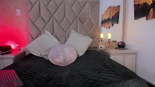 Cinthia Cortes online show from March 30, 7:48 pm