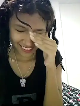 Snapshot of Yi_Uzi chatting on May 15, 11:01 pm Yi Uzi online show from May 15, 11:01 pm
