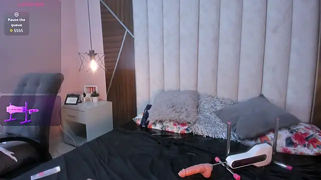 CAROLYNFOSTER online show from April 1, 1:41 pm