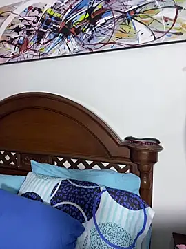 victoria luxx  online show from April 7, 11:48 pm