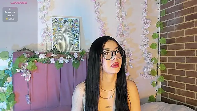 megan n online show from March 31, 9:15 pm