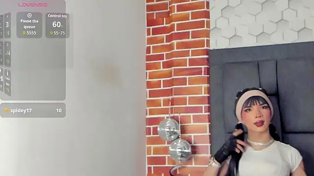 luxuryheavenn online show from April 16, 9:39 pm