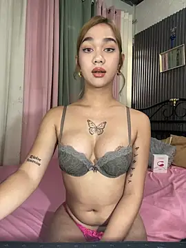 Snapshot of xElisParadisex chatting on June 5, 3:35 am xElisParadisex online show from June 5, 3:35 am