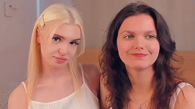 JuliannPaysour online show from April 9, 7:36 am