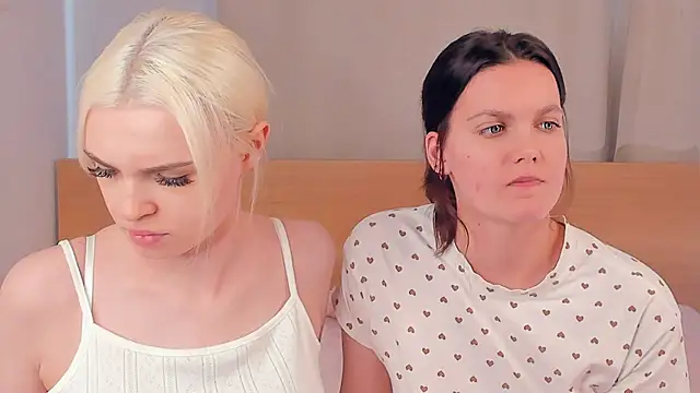 JuliannPaysour online show from April 10, 7:35 am