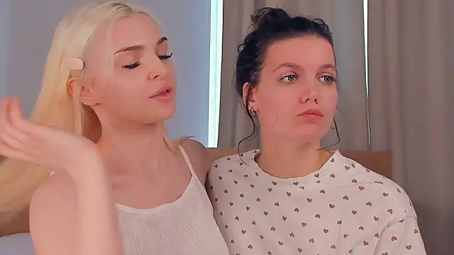 JuliannPaysour online show from April 13, 7:36 am