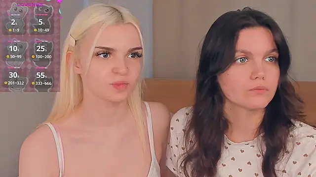 JuliannPaysour online show from April 16, 7:42 am