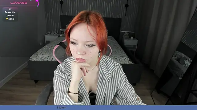 Loly Cuttie online show from April 14, 1:00 am