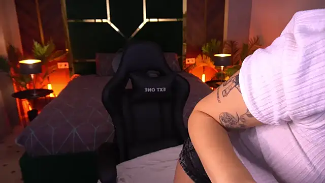 FlirtyMusa online show from April 4, 12:35 pm