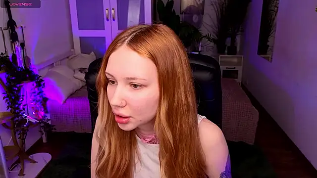 zoeforrd online show from March 28, 5:40 am