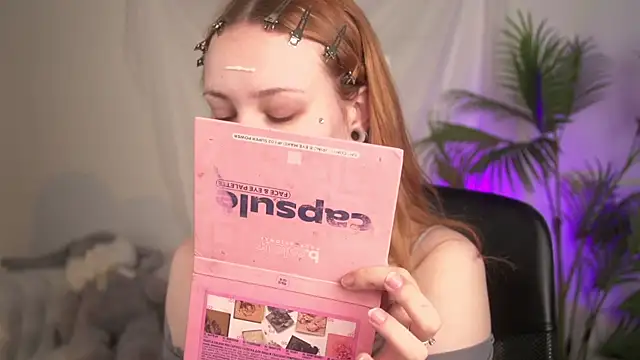 zoeforrd online show from April 17, 5:10 am