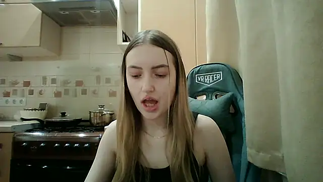 KariLindsey online show from April 18, 6:56 pm