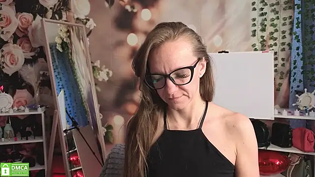 jesica mooonn online show from April 18, 2:04 am