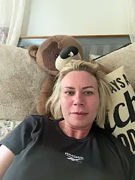 Milliethestylist online show from April 28, 12:43 pm