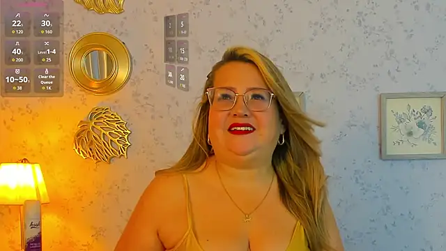 Martinacurvy  online show from March 31, 11:32 am