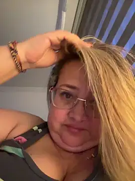 Martinacurvy  online show from April 1, 11:24 pm