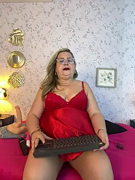 Martinacurvy  online show from April 2, 11:41 am