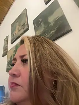 Martinacurvy  online show from April 8, 12:32 am