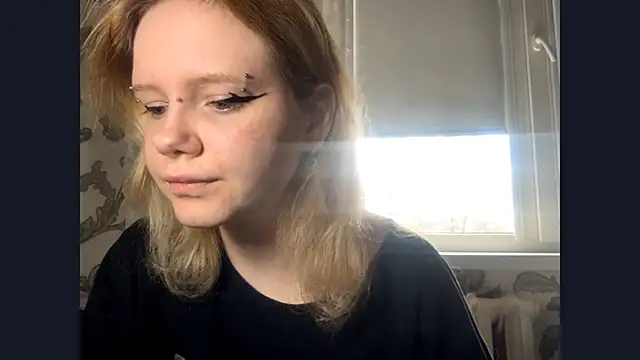 KrystenHoye online show from April 5, 12:24 pm