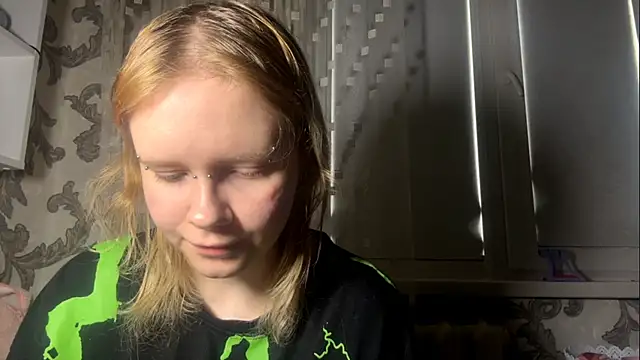 KrystenHoye online show from April 8, 6:24 am