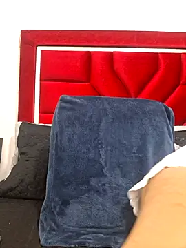 CinthiaHall  online show from April 14, 11:05 am