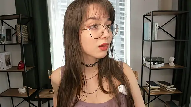 LaelIvie online show from April 7, 8:04 am