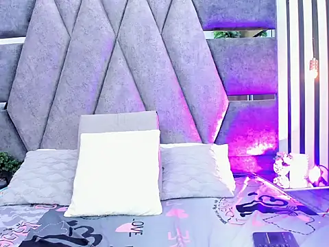 WinnieClarke online show from March 28, 11:54 am