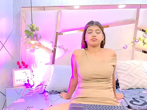 WinnieClarke online show from April 1, 12:06 pm