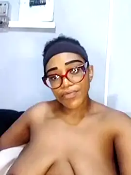 sultrydiva00 online show from April 10, 6:01 pm