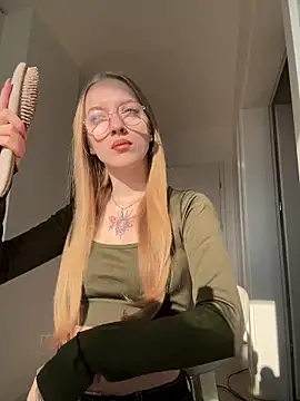 EvaEvis online show from April 11, 6:18 am