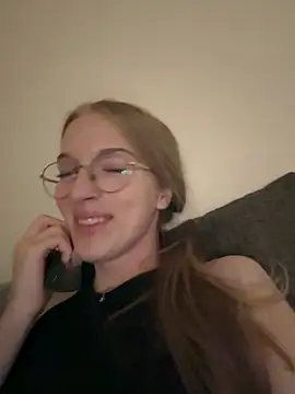 EvaEvis online show from April 15, 7:10 pm