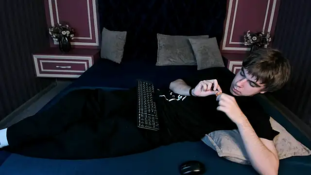 Snapshot of DaveBevy chatting on July 8, 7:51 pm DaveBevy online show from July 8, 7:51 pm