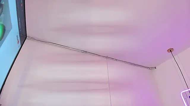 scarlett turner  online show from April 1, 1:12 pm