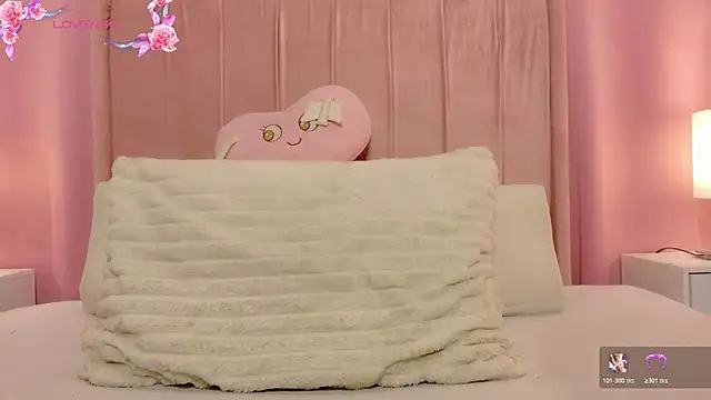 MoollyLove online show from April 7, 12:16 pm