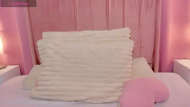 MoollyLove online show from April 14, 12:11 pm