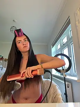 LolaSkyee online show from April 18, 3:16 pm