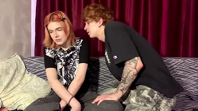 DreamyPair online show from April 16, 8:26 am