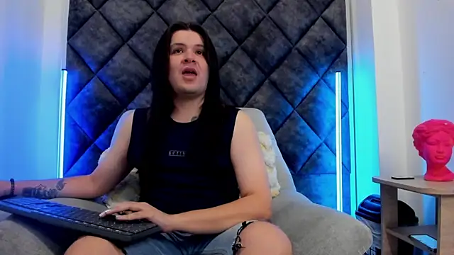 MatthewDavis  online show from March 29, 11:32 am